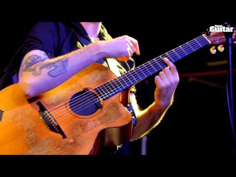 Jon Gomm guest lesson - The guitar as a drum kit (TG248)