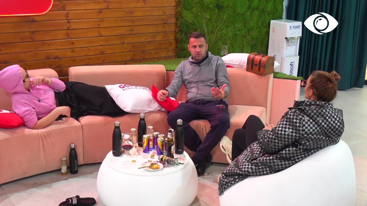 Lëre Kiarën/Luizi për Efin-Mikelën