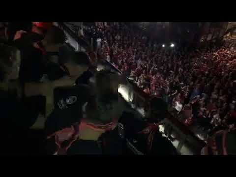 Was für ein Wahnsinn am Valznerweiher! Tausende FCN-Fans feiern ihre Aufstiegshelden!