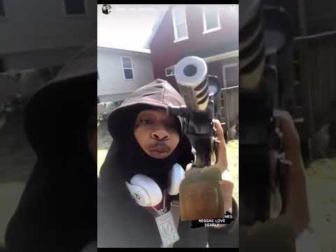 St Louis Rapper Rae GWalla posted up outside opps moms house with bigg? #shorts #viral #share #fyp
