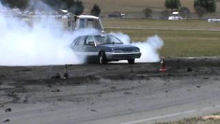 preview picture of video '86  Holden VL V8 Commodore At Burnout Warriors 1 12 2013'