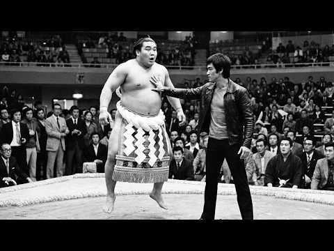 Bruce Lee Challenged By 300lb Sumo Grand Champion In Tokyo 1970 — Giant Fell In 6 Seconds
