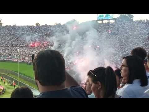 "Recibimiento nacional clásico Supercopa" Barra: La Banda del Parque &bull; Club: Nacional &bull; País: Uruguay