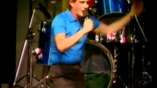 ‪Mental As Anything : Insurance Man (live 1980)‬