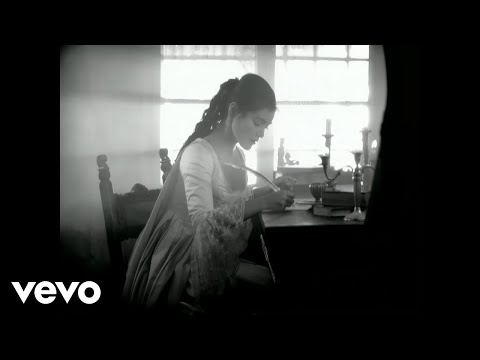 ERA - Divano (Official Music Video)