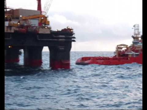 The rig Scarabeo 5 is getting help to put her anchors at the seabottom