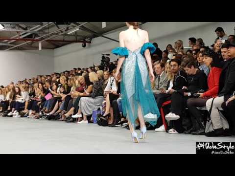 Cinderella Epic Shoes Fail @ London Fashion Week 2016 - High Heels fall