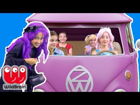 Princesses Go On Summer Holiday ☀️🍉 - Princesses In Real Life | Kiddyzuzaa Jr - WildBrain