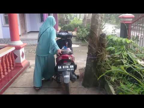 Nenek 1945 masih berani naik motor