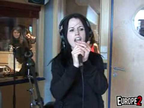 Dolores O'Riordan - Go your own way (Live on Europe2)