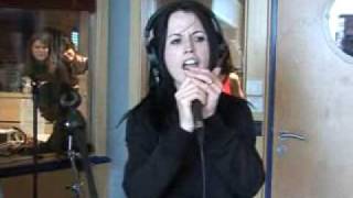 Video thumbnail of "Dolores O'Riordan - Go your own way (Live on Europe2)"