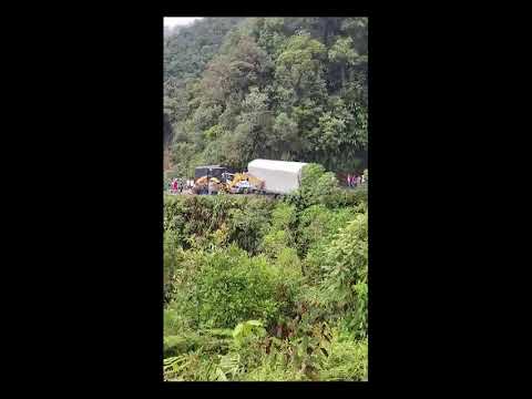 Camión atravesado en la vía San Francisco  - Mocoa, Putumayo