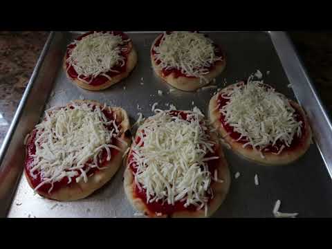 MAKE YOUR OWN PIZZA LUNCHABLES | KID FRIENDLY LUNCH IDEA