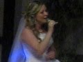 невеста поёт песню про мам 