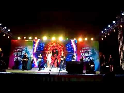 Crazy in love cover performance (Tsinghua's own version lol) at Tsinghua Graduation Music Festival