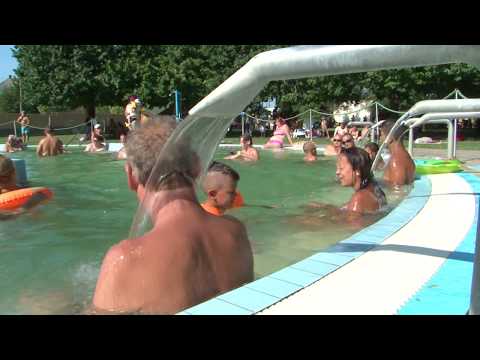 Éjszakai fürdőzés hatvani strandon