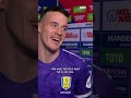 "Van m'n vrouw moest ik met helm keepen, dus ik heb geluisterd" ?