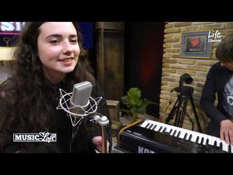 MusicLoft - #4 Adina Mitchell und Florian Sitzmann - «Wie viel Du erträgt mein Leben»