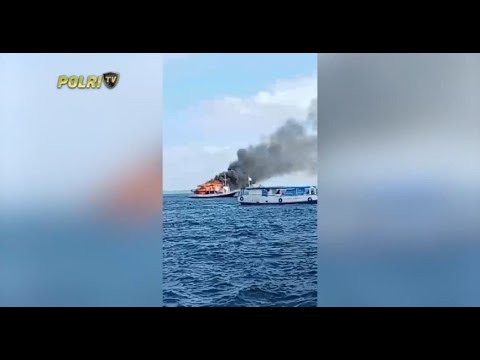 KAPAL WISATA LABUAN BAJO TERBAKAR