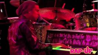 Mateo Performs &#39;Say It&#39;s So&#39; at The Roxy