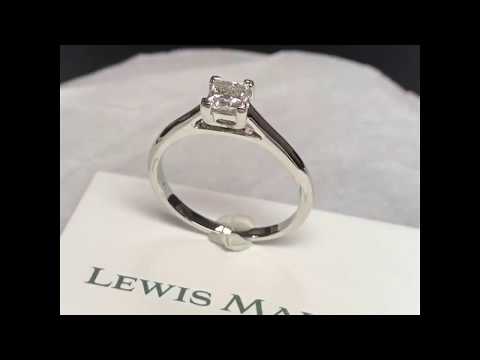 Possibly the perfect princess cut engagement ring 💍✨