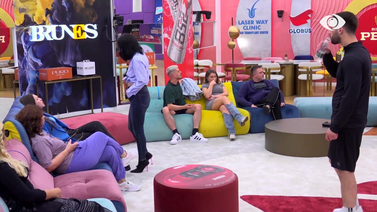 Sara pasarelë para Françeskës: Do ndonjë leksion për ecjen apo për të folurën?