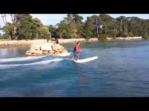 SUP-surfing de vague statique en Bretagne (Stand Up Paddle).