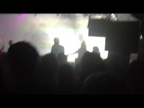 Hudson Mohawke killing it @ Social Club Paris 08/03