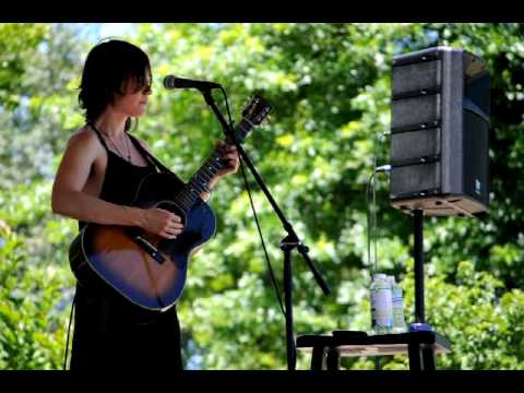 Catherine Feeny mr blue at C Donatiello Winery.AVI