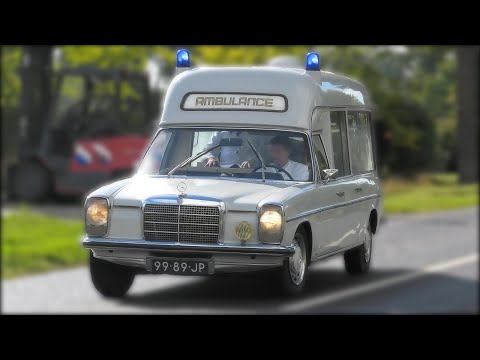 [3 Toon & Inside view] Oldtimer Ambulance IJsselland uit 1969 met spoed vanaf een open dag