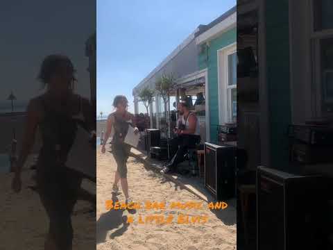 Beach Bar Music in Southend England U.K. #shorts #travel #holiday #vacation #uk #chilling #elvis