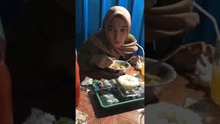 Download lagu STORY WA Mentahan Halu Makan Sama cewek cantik. Buat manasin mantan, prank temen. mp3 Download lagu STORY WA Mentahan Halu Makan Sama cewek cantik. Buat manasin mantan, prank temen. mp3