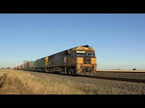 3MA5 Freight Train With Shipping Containers (14/12/2010) - PoathTV Australian Railways