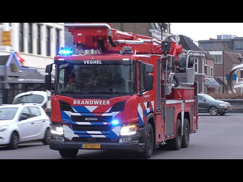 Brandweer forceert voordeur voor mogelijke woningbrand aan de Boterstraat in Oss