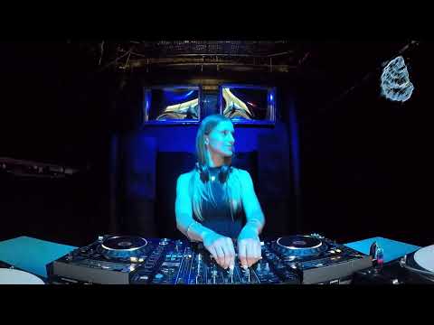 The Blue Oyster:  Mi (Mia Twin) / 11.07 / 19 - 20