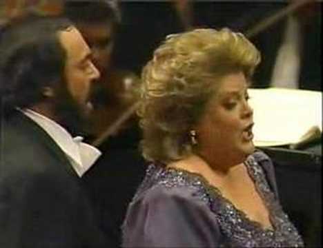 Luciano Pavarotti and Deborah Voigt in Ballo in Maschera