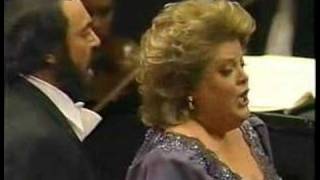 Luciano Pavarotti and Deborah Voigt in Ballo in Maschera