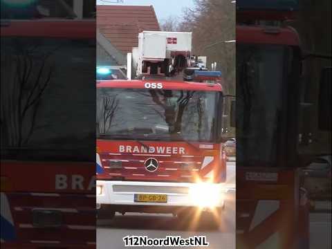 HW 21-3151 #brandweer Oss moet wachten voor spoorbomen onderweg naar een spoed melding #einsatz