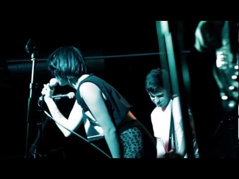 Doll and the Kicks - skeletons - live