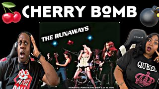 OMG THE LEAD HAS DUAL VOICES!!  THE RUNAWAYS - CHERRY BOMB (REACTION)