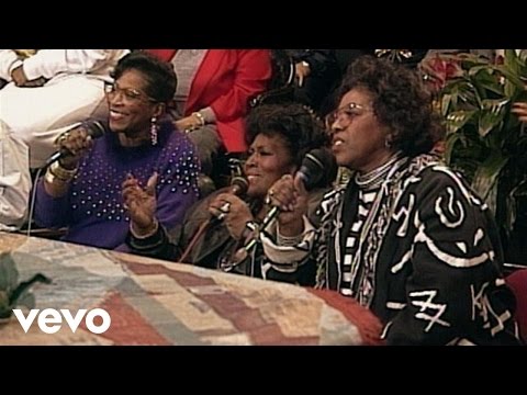 Gaither, The Barrett Sisters - Jesus Loves Me (Live)