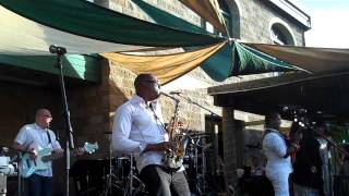 Jonathan Butler &amp; Eric Darius perform &quot;Sarah Sarah&quot; Live at Thornton Winery