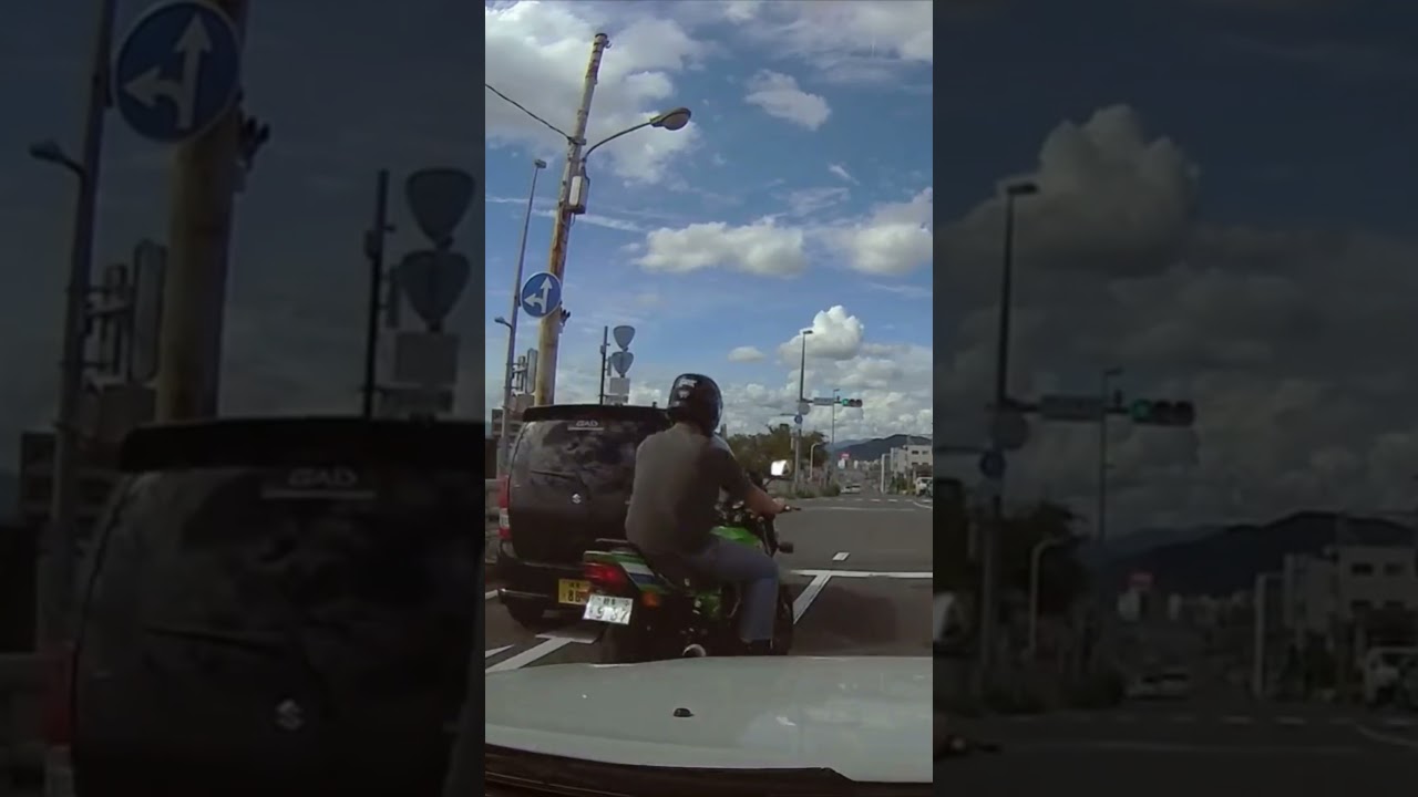 バイクのあり得ない曲がり方・・#shorts #ドライブレコーダー #迷惑運転 #危険運転 #事故
