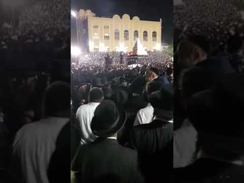 Satmar Rebbe R' Aharon Of Kiryas Joel Dancing At The Large Lag Baomer Hadlakah - 5779
