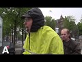 Voetganger dankzij truc door IJtunnel