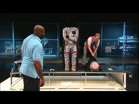 Shaq vs Penn and Teller - YouTube