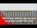 NAC-fans hangen spandoek op bij het Amphia Ziekenhuis