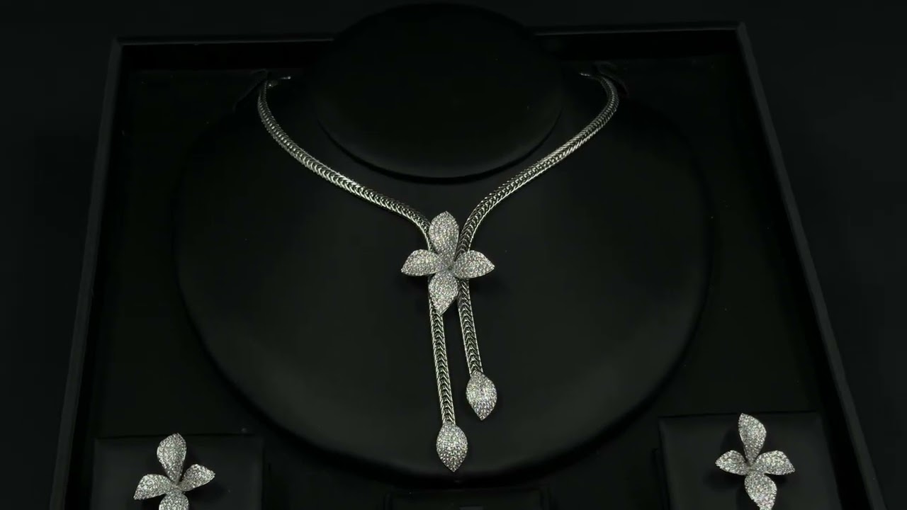 Silver accessory set with a four-petaled flower design