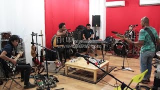 Download lagu Slank - Percuma (Live Performance) mp3