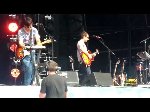 Grizzly Bear While You Wait For The Others & Others Montage Glastonbury 2010
